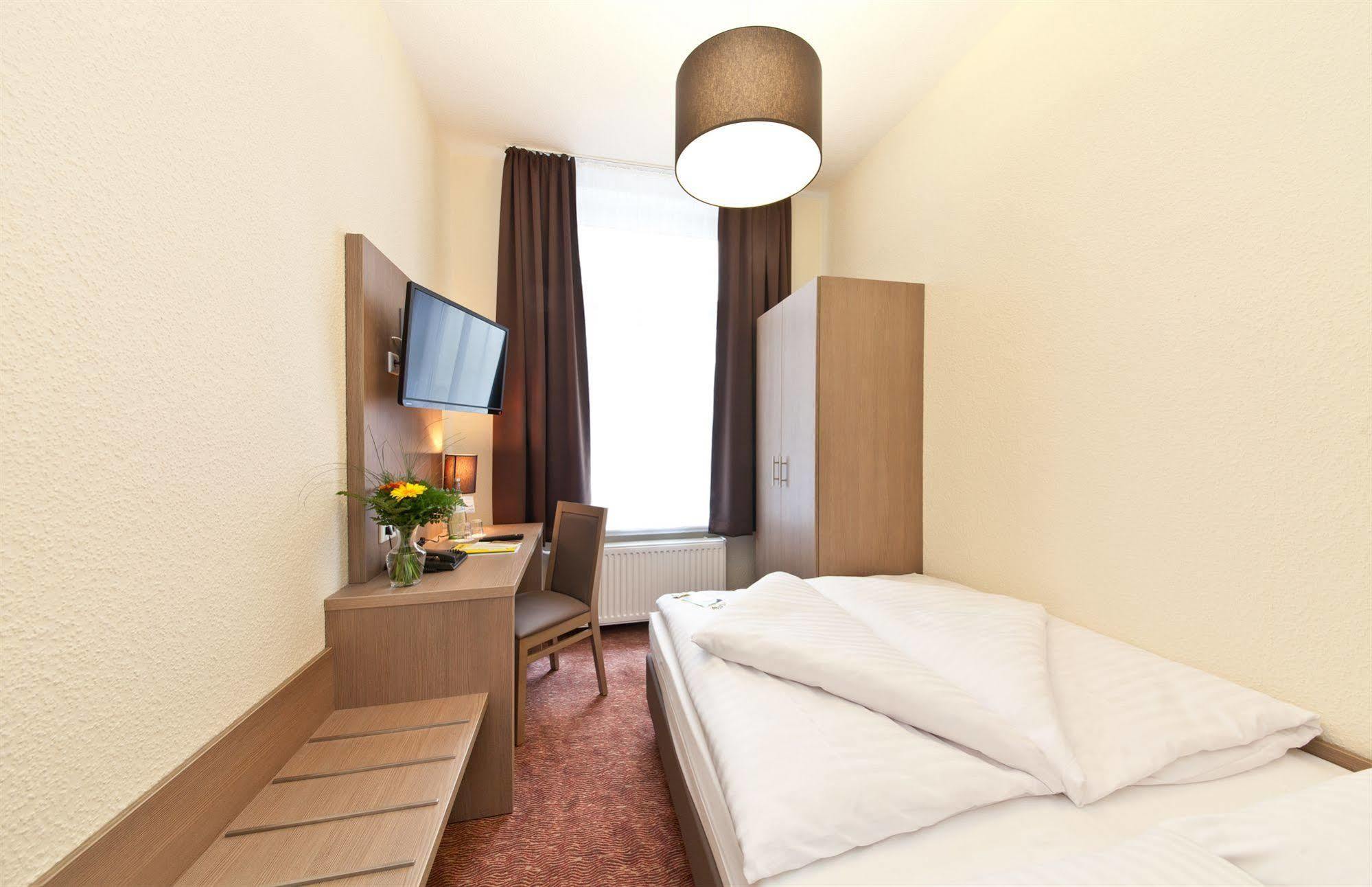 Hotel Alster Гамбург Экстерьер фото