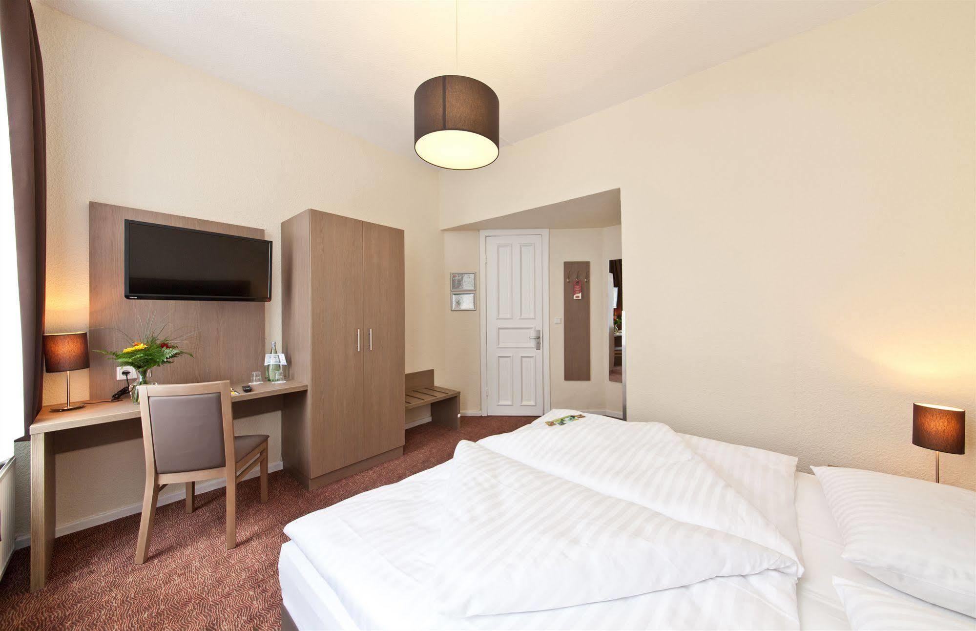 Hotel Alster Гамбург Экстерьер фото